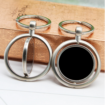 Брелок с вращающим центром и гравировкой-0